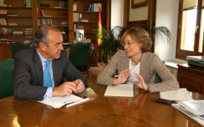 Isabel García Tejerina, Secretaria General de Agricultura y Alimentación, recibe al Vicepresidente de AlgaEnergy, Juan Luis Mato